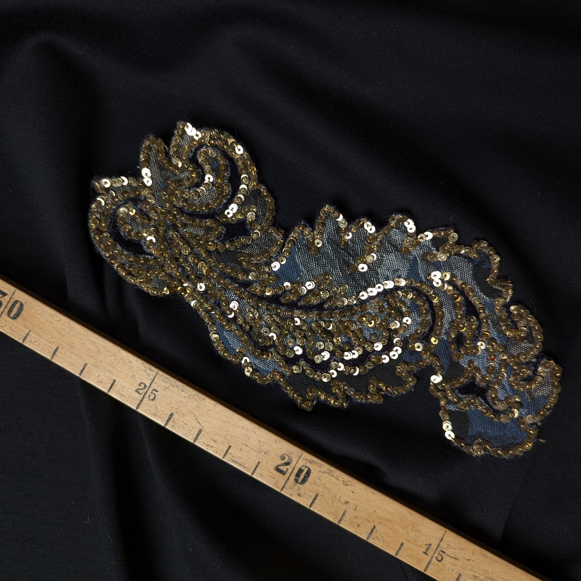D&G gray-black jacquard patch with ornate golden sequin embroidery, 16 cm long.
