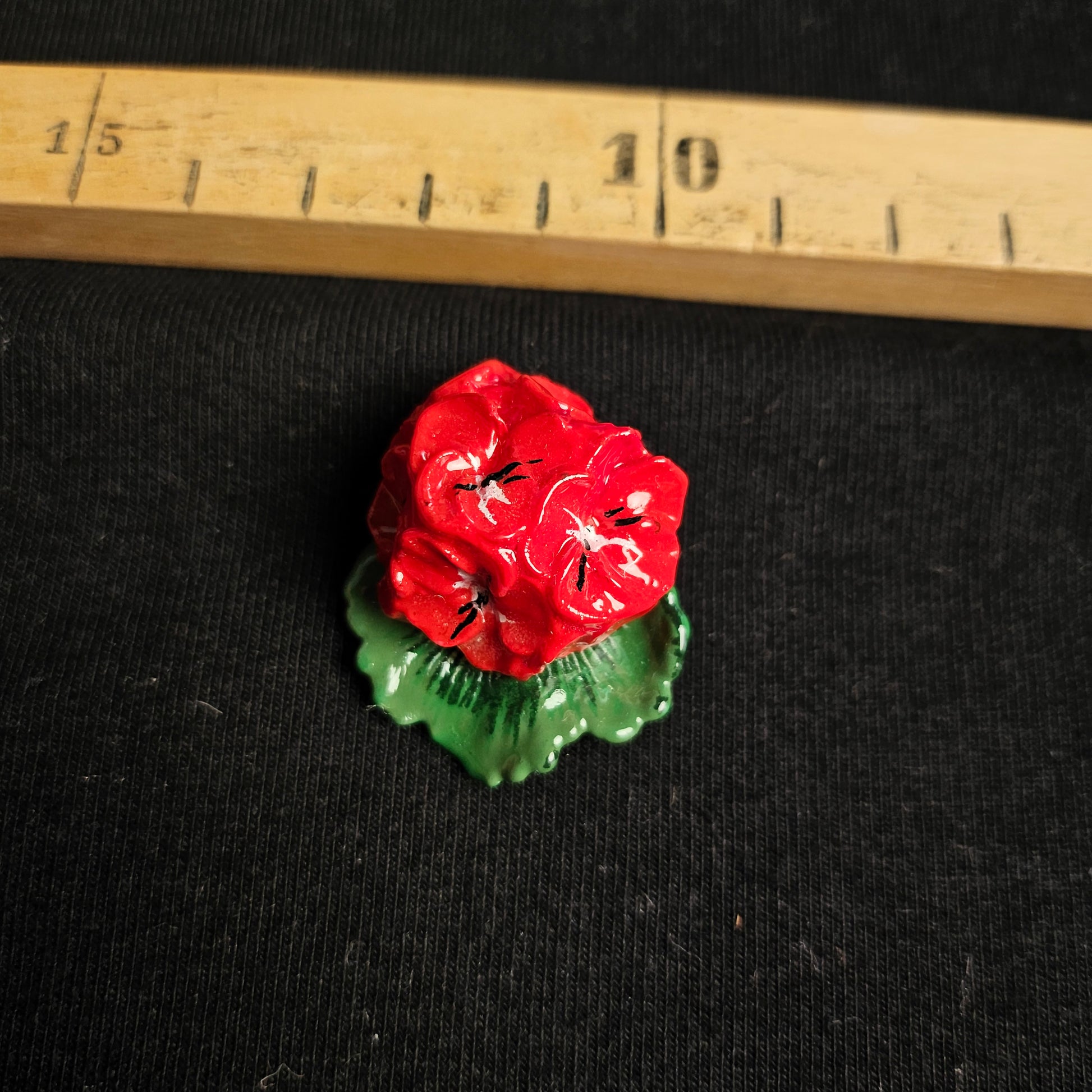 D&G deadstock plastic button, 4x4cm, with glossy red floral bouquet and green leaves.