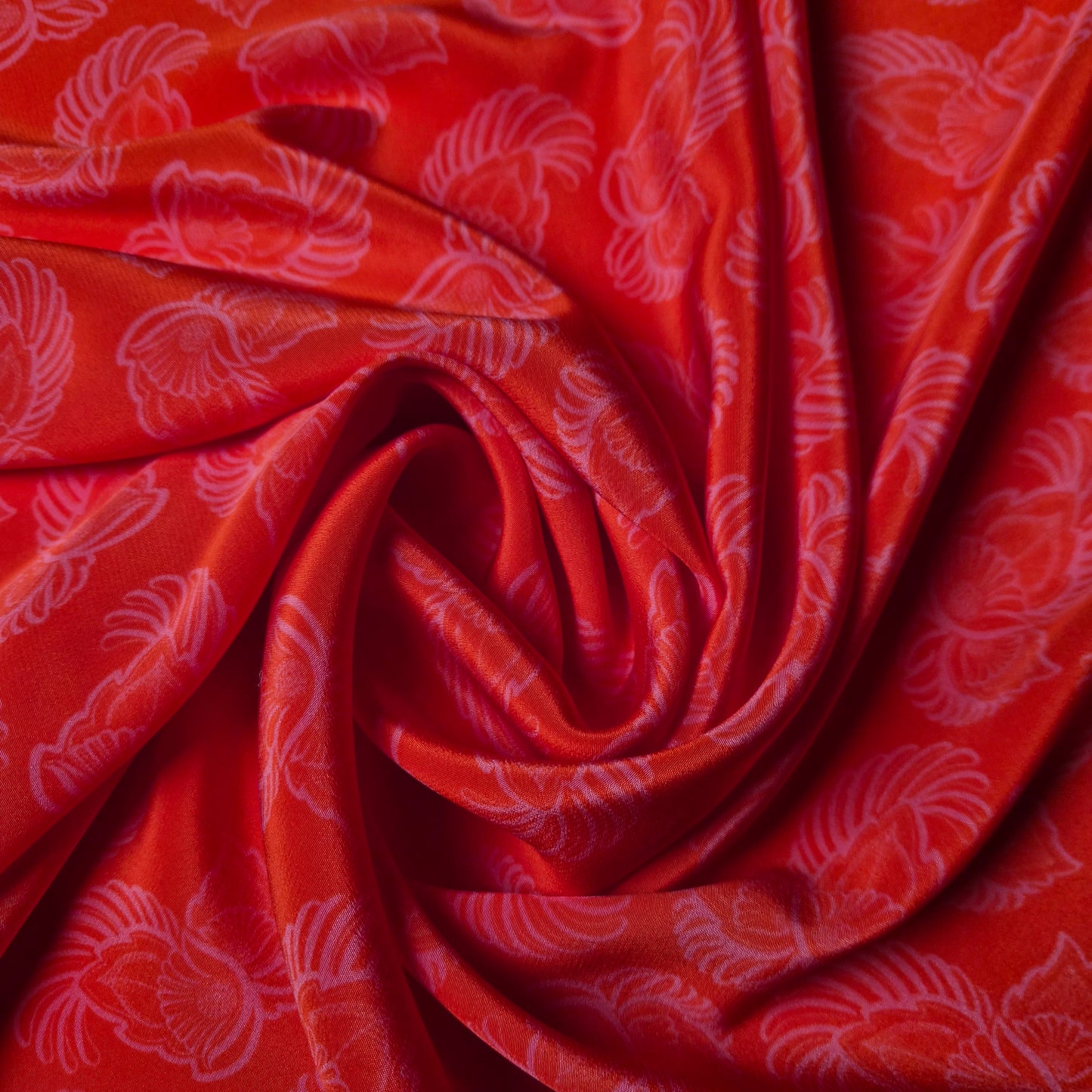 Crepe Seide Stella Mc Cartney Pantone Cherry Tomato Paisley Muster 140 cm breit