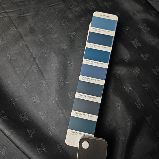 Futter · Viskose · Logo · Pantone Dark Slate · 150 cm · 70 g/m² · Meterware