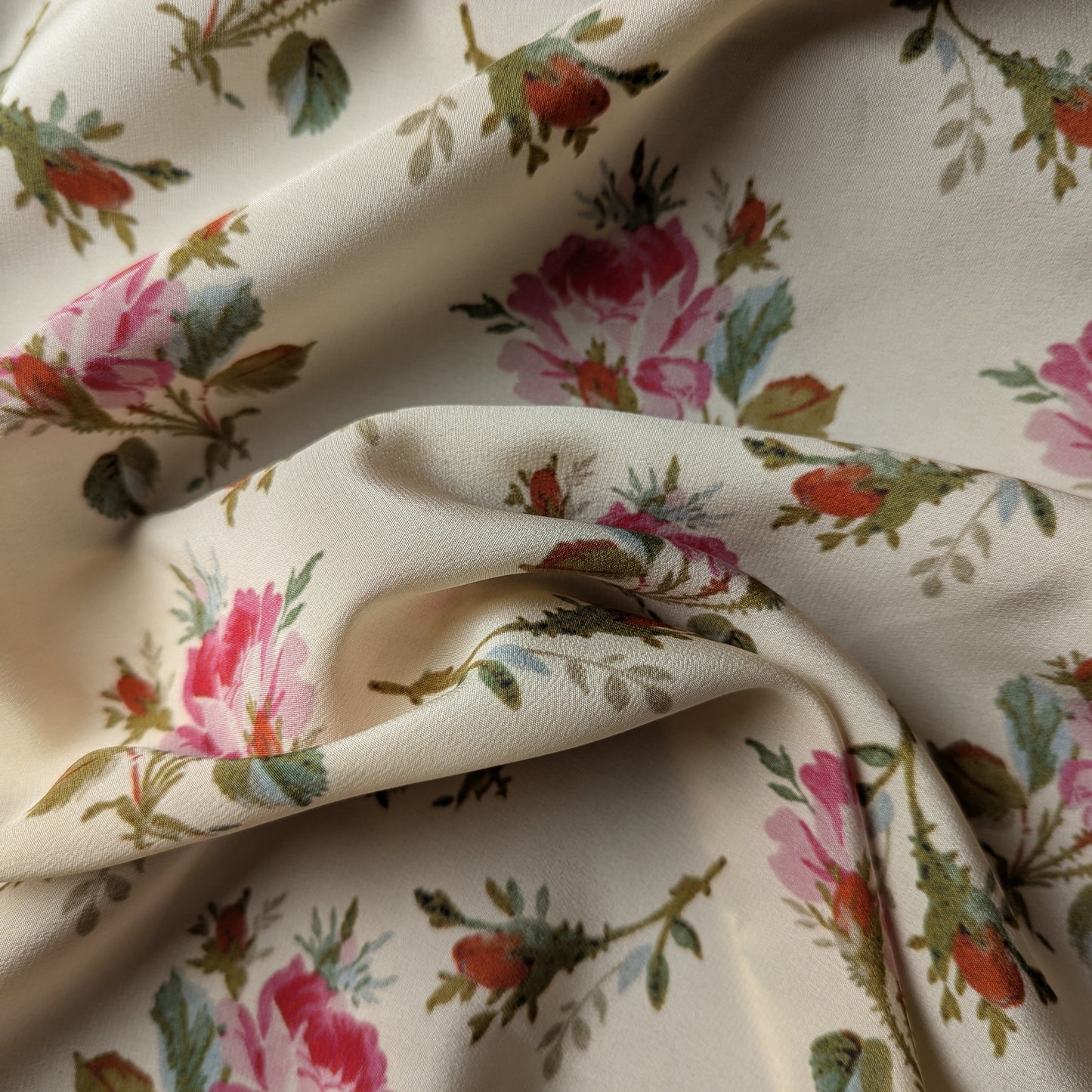 Crêpe · Seide · Floral · Farbe: pasteltöne · 140 cm · 80 g/m² · Meterware