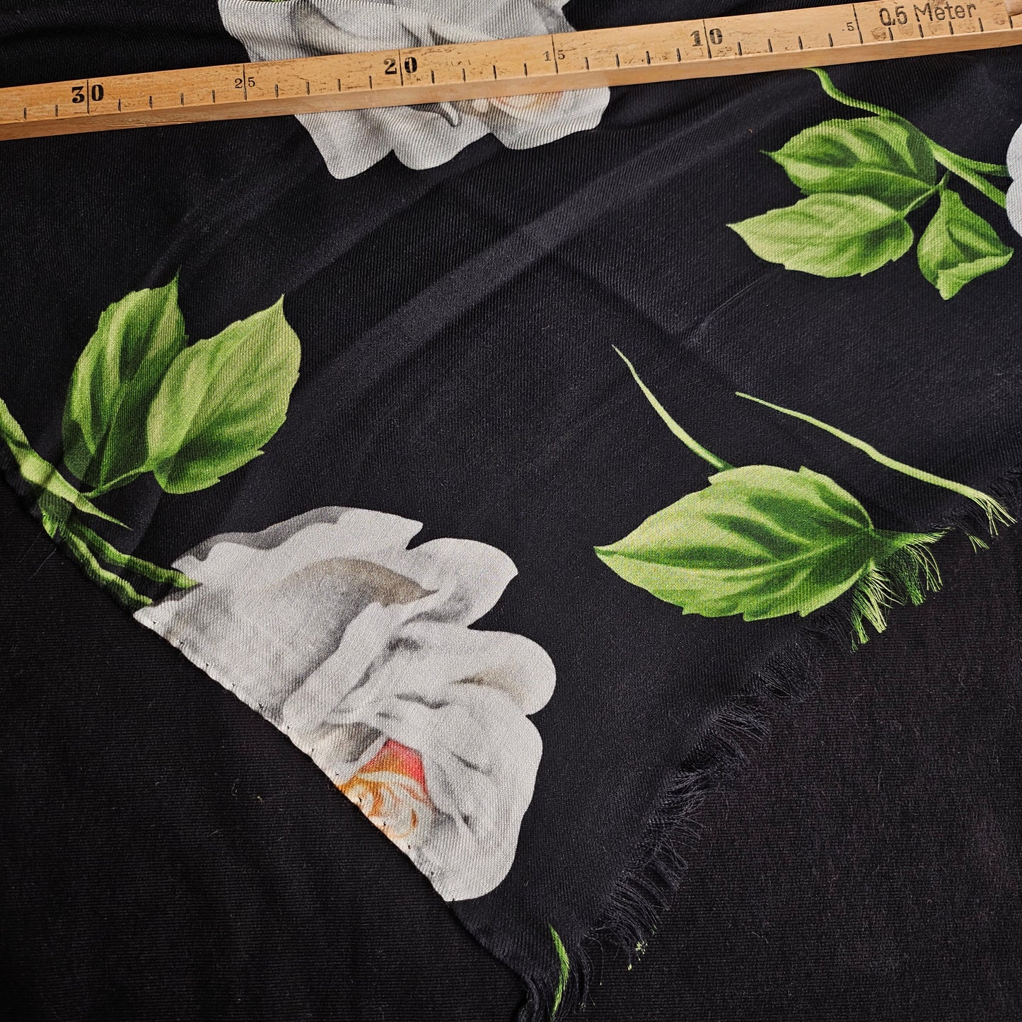 Schal · Seide, Modal · Floral · Schwarz, Weiß und Rosatöne · 70 cm × 200 cm