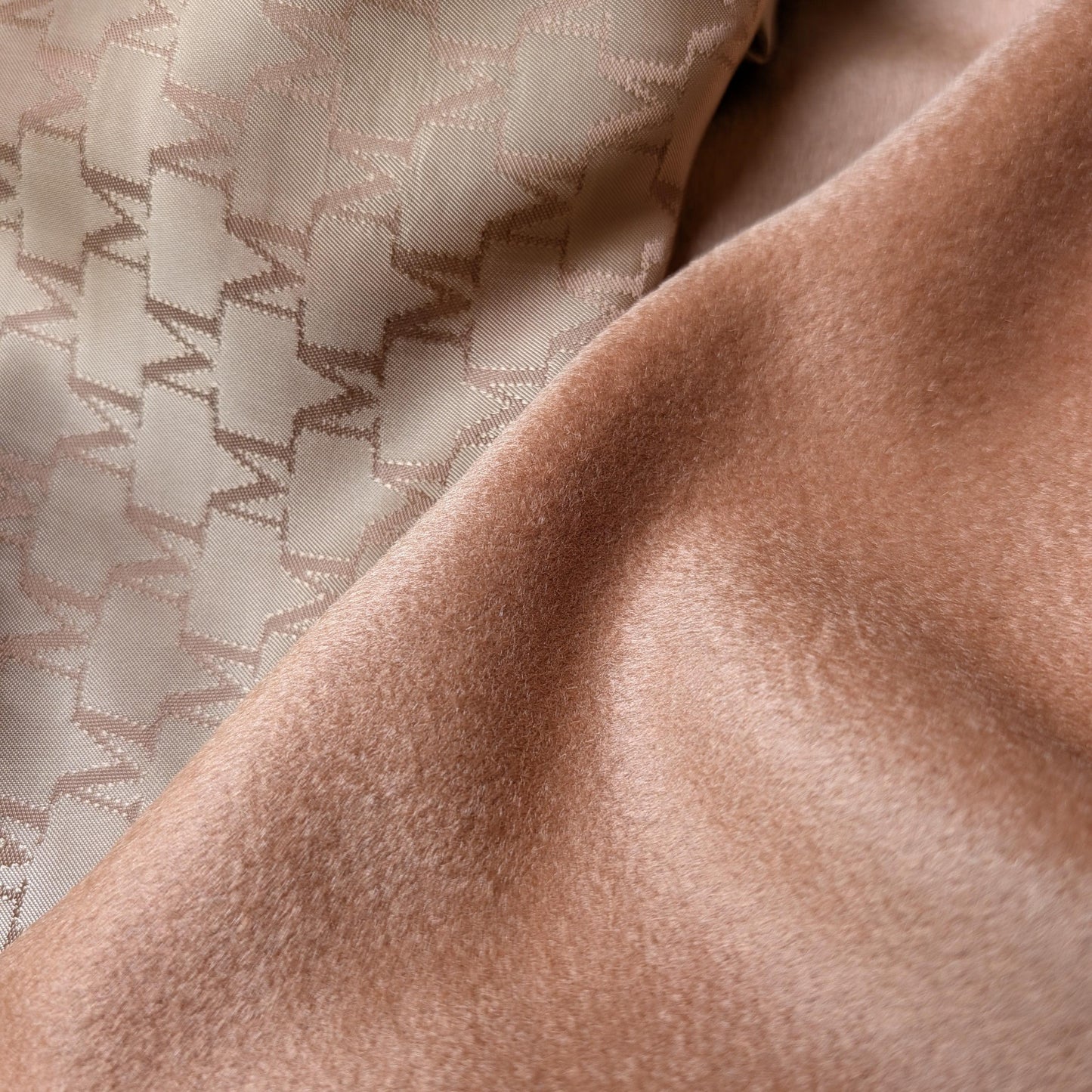 Kombipaket · Mantelstoff · Schurwolle 42%, Kaschmir 23%, Angora 23%, Seide 12% · Stoff 350×150 cm + Viskosefutter 300×150 cm · 390 g/m²