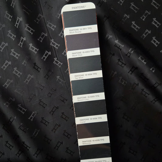 Meterware · Futterstoff · Viskose · Logo · Pantone Tap Shoe · 145 cm · 90 g/m²