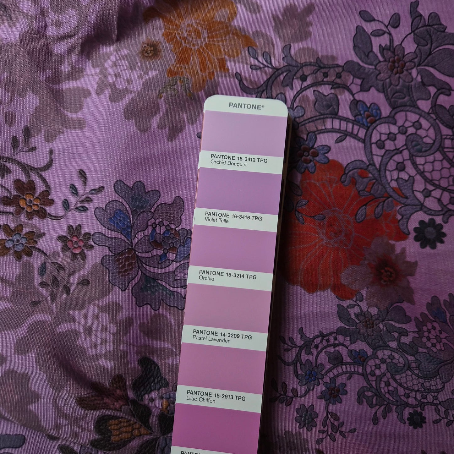 Meterware · Poplin · Baumwolle · Floral · Pantone Violet Tulle · 150 cm · 100 g/m²