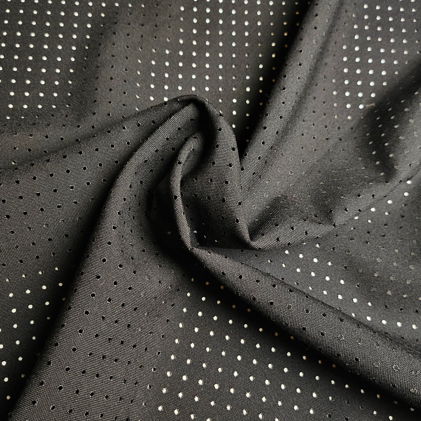 Lasercut · Viskose, Wolle · Punkte · Pantone Moonless Night · 150 cm · 210 g/m² · Meterware