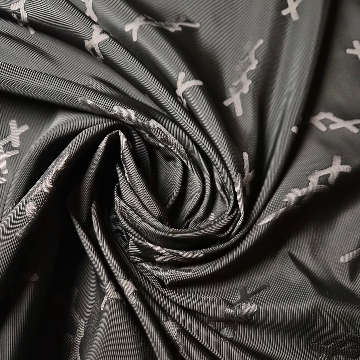 Jacquard · Polyester · Abstrakt · Pantone Obsidian · 145 cm · 140 g/m² · Meterware