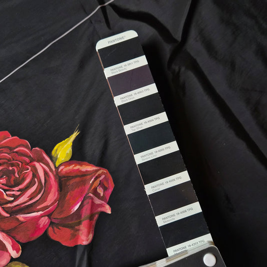 Nylon · Polyamid, Nylon · Floral · Pantone Moonless Night · 340 cm x 120 cm · Einzelstück