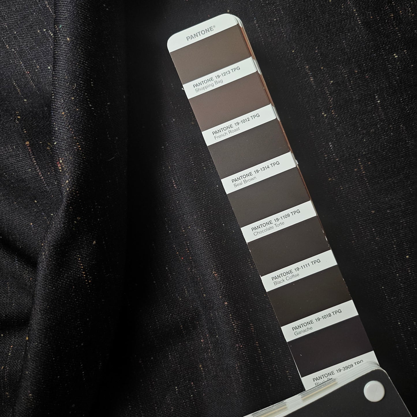 Denim · Grobe Webung · Baumwolle · Melange · Farbe: Black Bean · 150 cm · 360 g/m² · Meterware