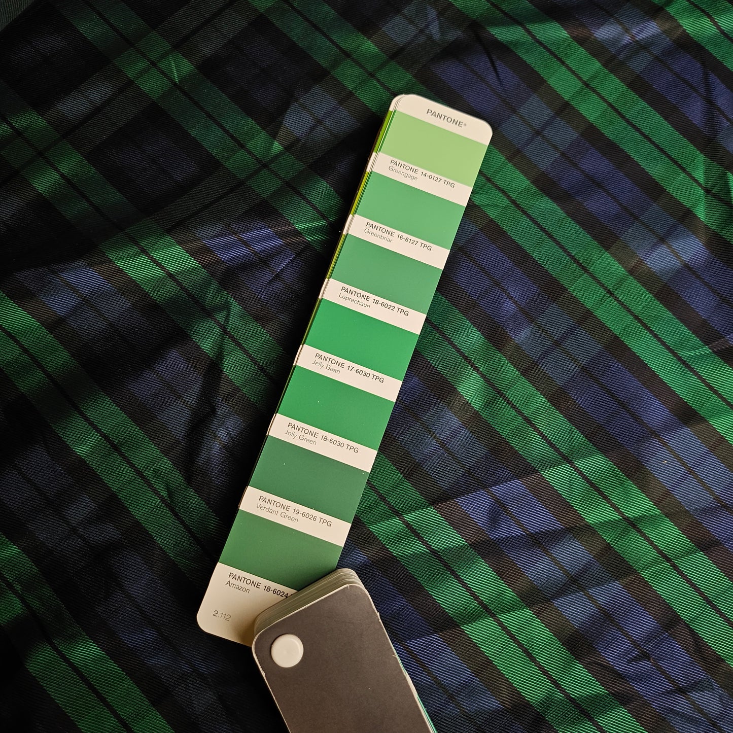 Twill · Viskose · kariert · Pantone Verdant Green · 140 cm · 100 g/m² · Meterware