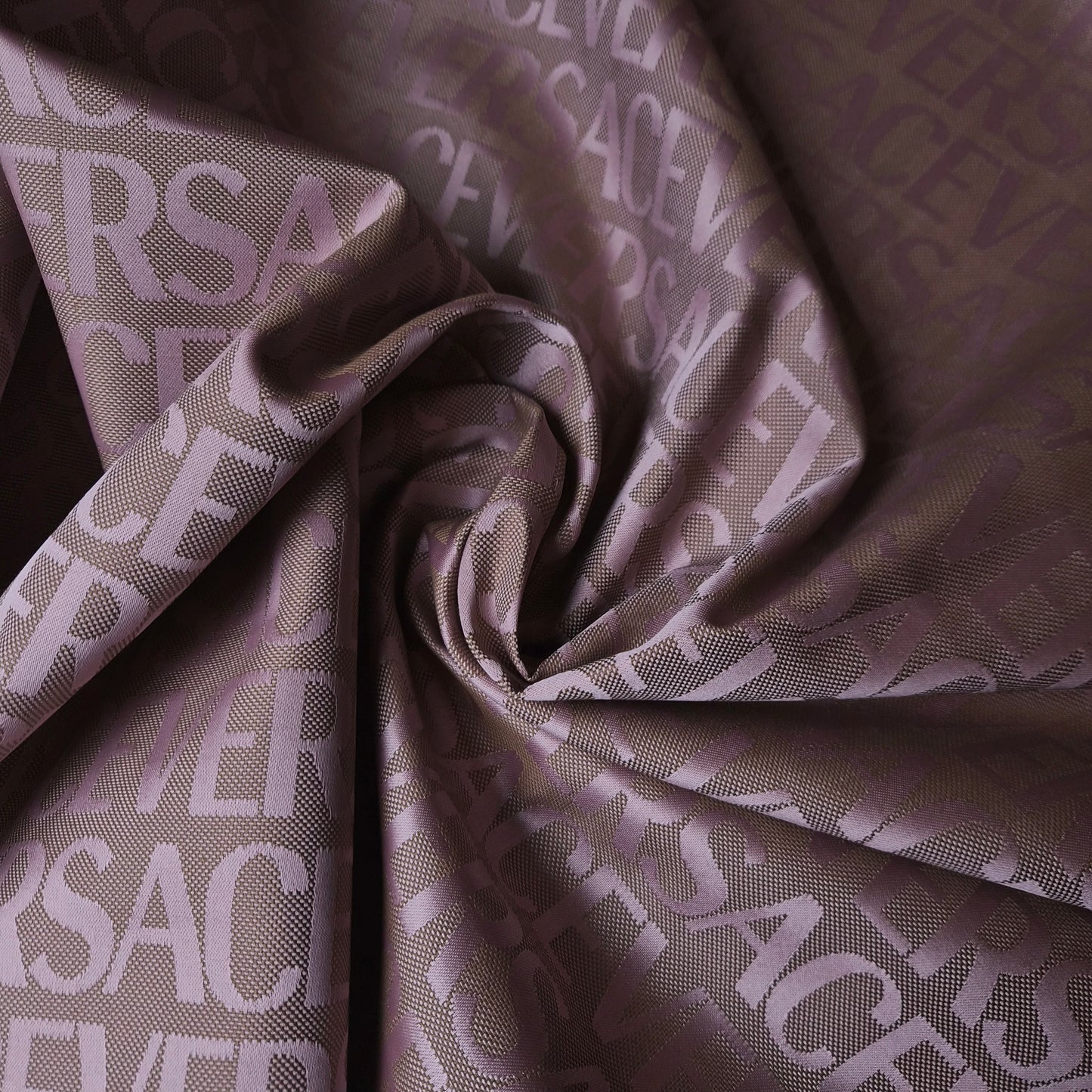 Jacquard · Polyester · Logo · Pantone Sepia Rose · 155 cm · 300 g/m² · Meterware