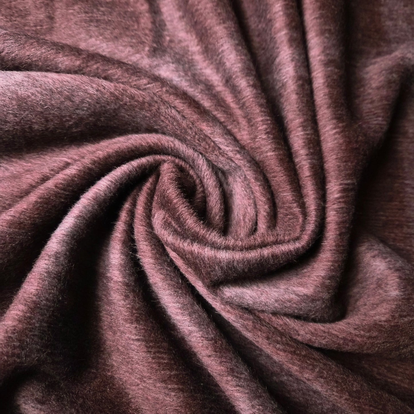 Mantelstoff · Fuzzy · Wolle, Mohair · Kariert · Pantone Zinfandel · 155 cm · 320 g/m² · Meterware