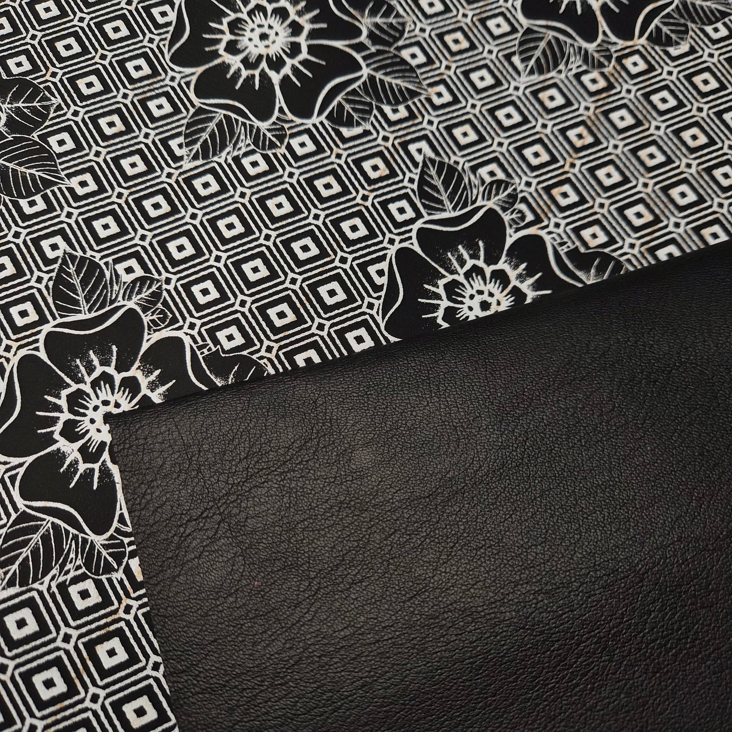 Einzelstück · Ziegenvelours · Leder · Vintage Druck · Weiß mit schwarzem Druck · DIN A3 quer · B-Ware