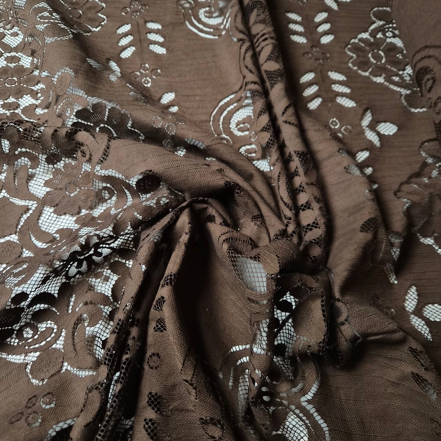 Jacquard, Pantone Demitasse, Spitze · 180×140 cm