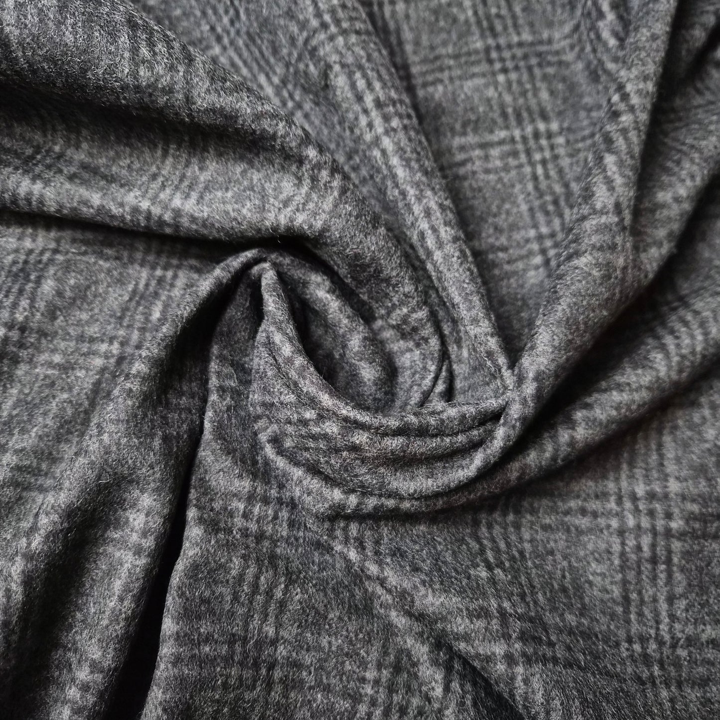 Mantelstoff · Gebürstet · Wolle · Kariert · Grautöne · 200×140 cm · Einzelstück