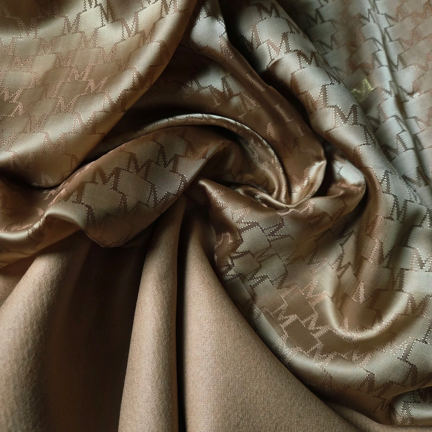 Kombipaket · Mantelstoff · Kaschmir · Pantone Sheepskin · Stoff 220×150 cm + Viskosefutter 200×140 cm