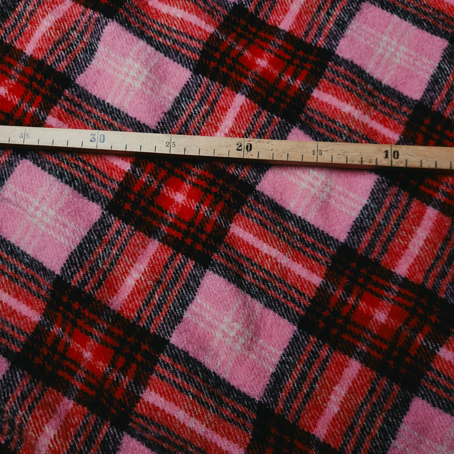Jackenstoff · Leichter Mantelstoff · Wolle · Kariert · Rosa- und Rottöne · 145 cm · Meterware