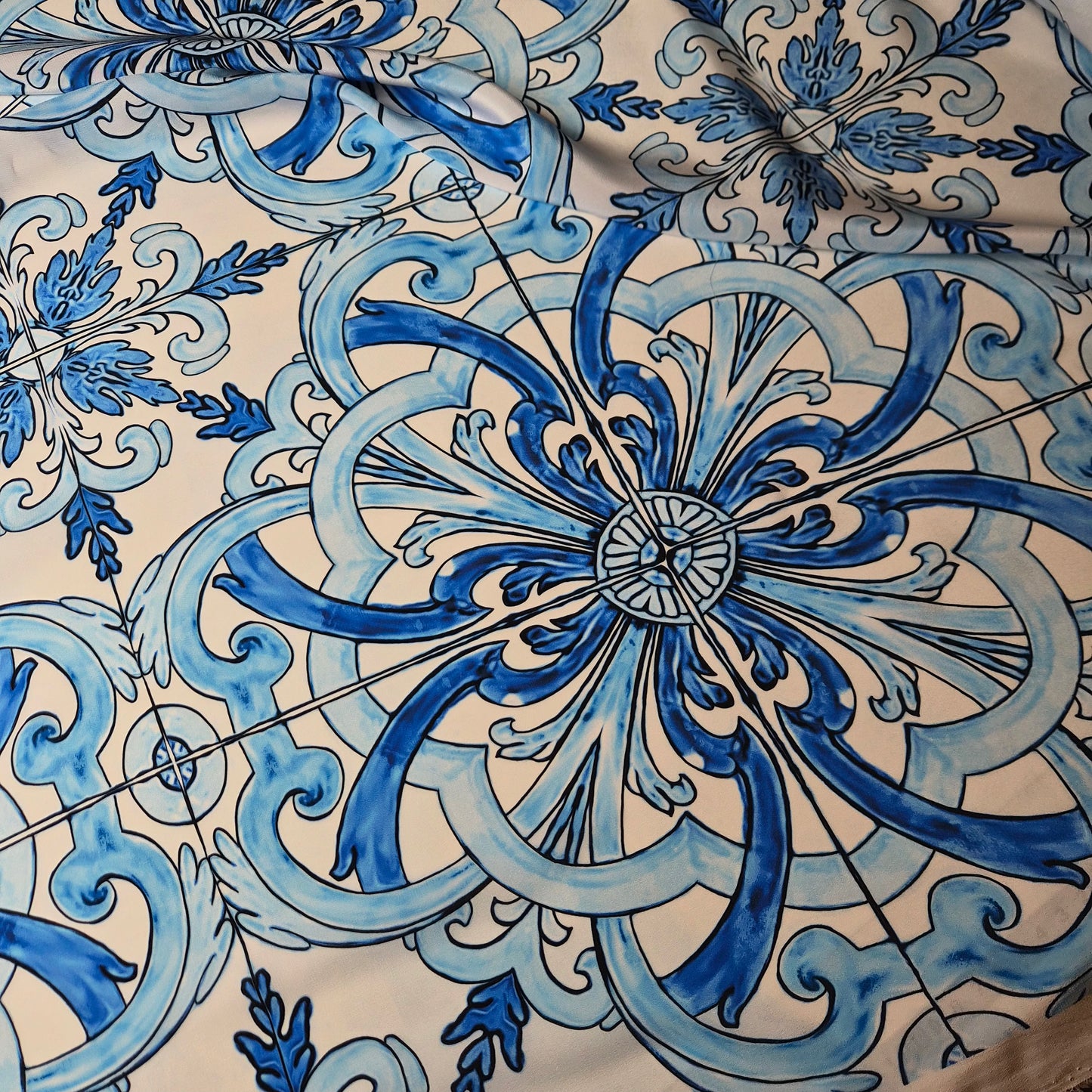 Crêpe · Seide · Majolika · Farbe: blau weißtöne · 140 cm · 70 g/m² · Meterware