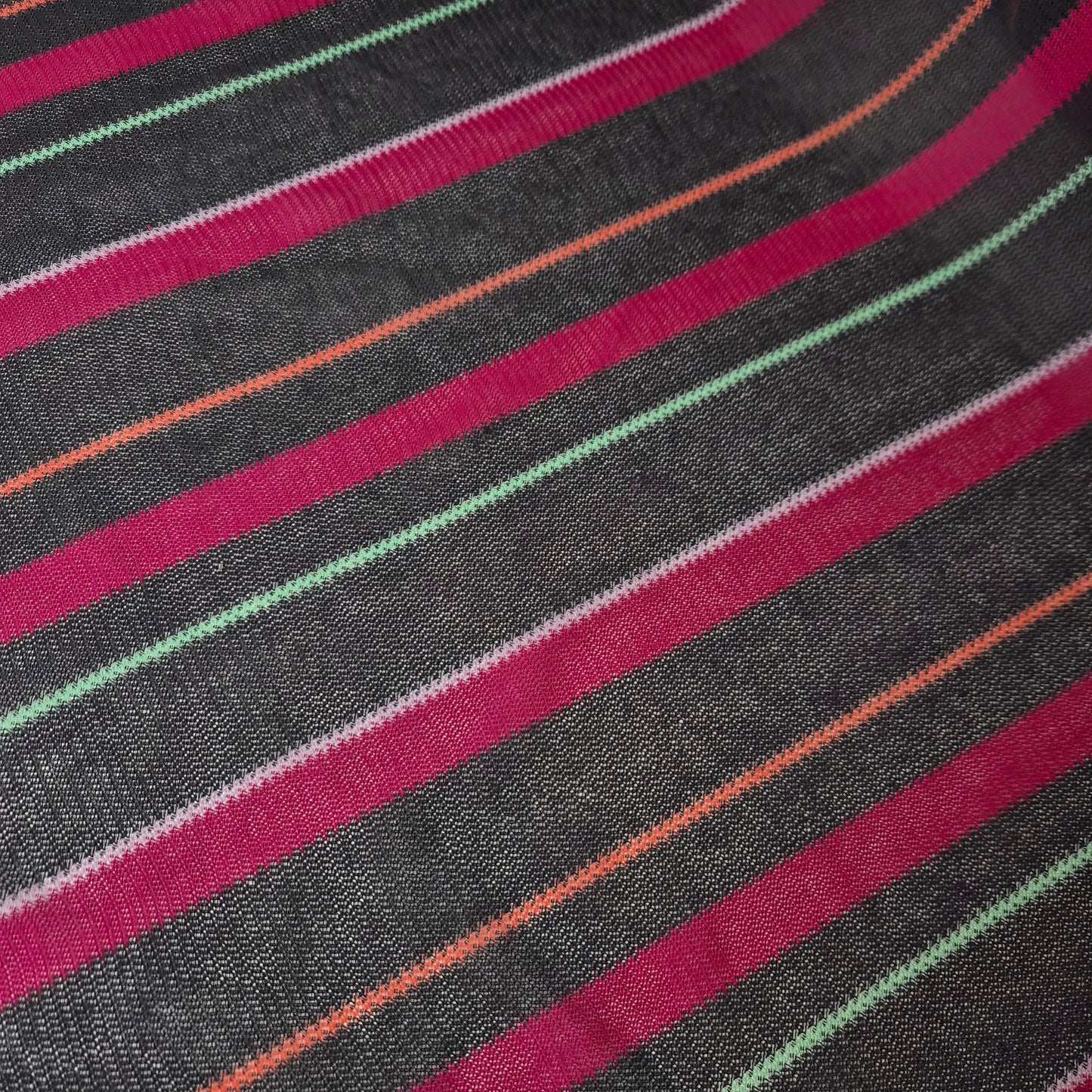 Strickstoff · Baumwolle, Viskose · Gestreift · Farbe: Grau pinktöne · 145 cm · 130 g/m² · Meterware