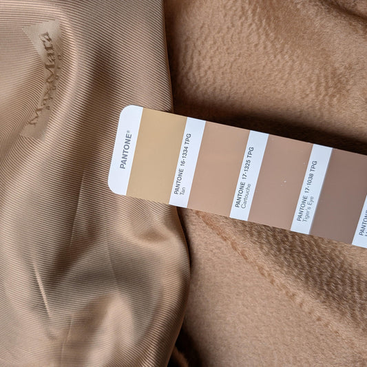 Kombipaket · Mantelstoff · Velours-Behandlung · Kaschmir · Pantone Tan · Stoff 200×150 cm + Viskosefutter 150×150 cm · 400 g/m²