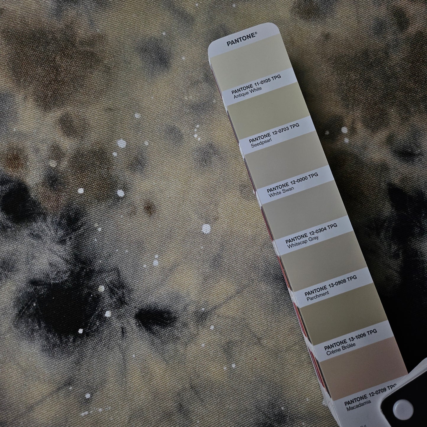 Denim · Baumwolle · Batik · Braun und Schwarztöne · 320 g/m² · Meterware