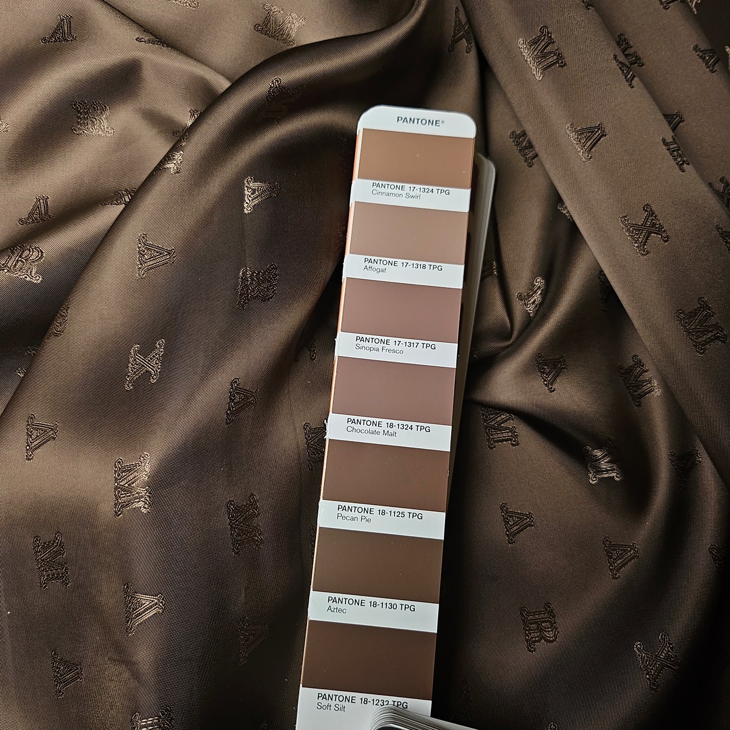 Viskose, Futterstoff, Pantone Aztec · 145 cm