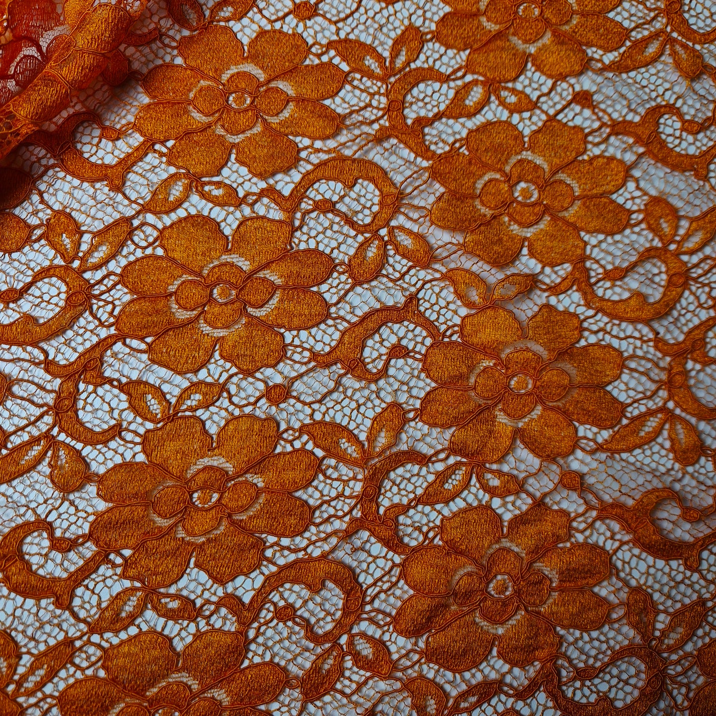 Spitze · Polyester · Floral · Pantone Turmeric · 140 cm · Meterware