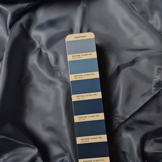Einzelstück · Futterstoff · Viskose · Logo · Pantone Bel Air Blue · 200×140 cm