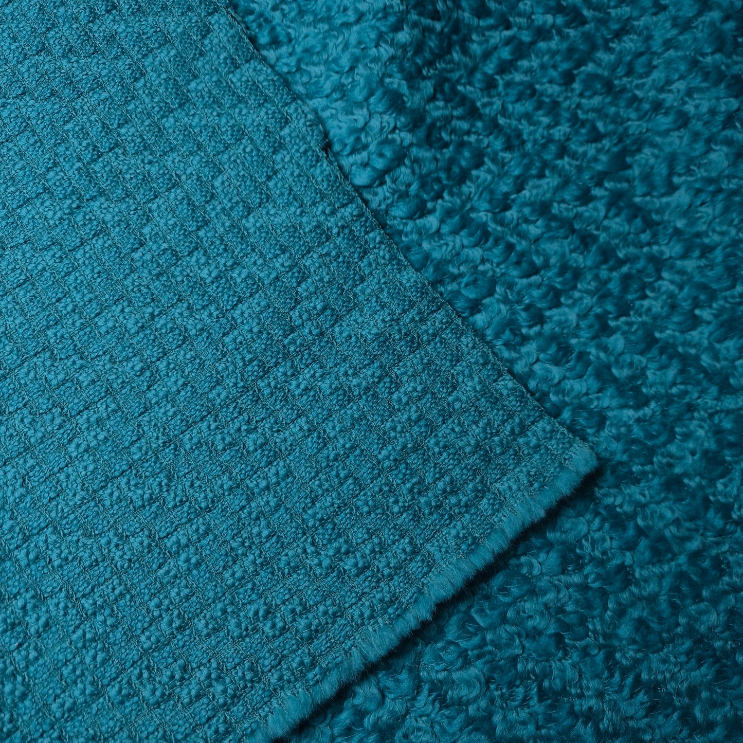 Meterware · Bouclé · Wolle · Uni · Pantone Tile Blue · 145 cm · 600 g/m²