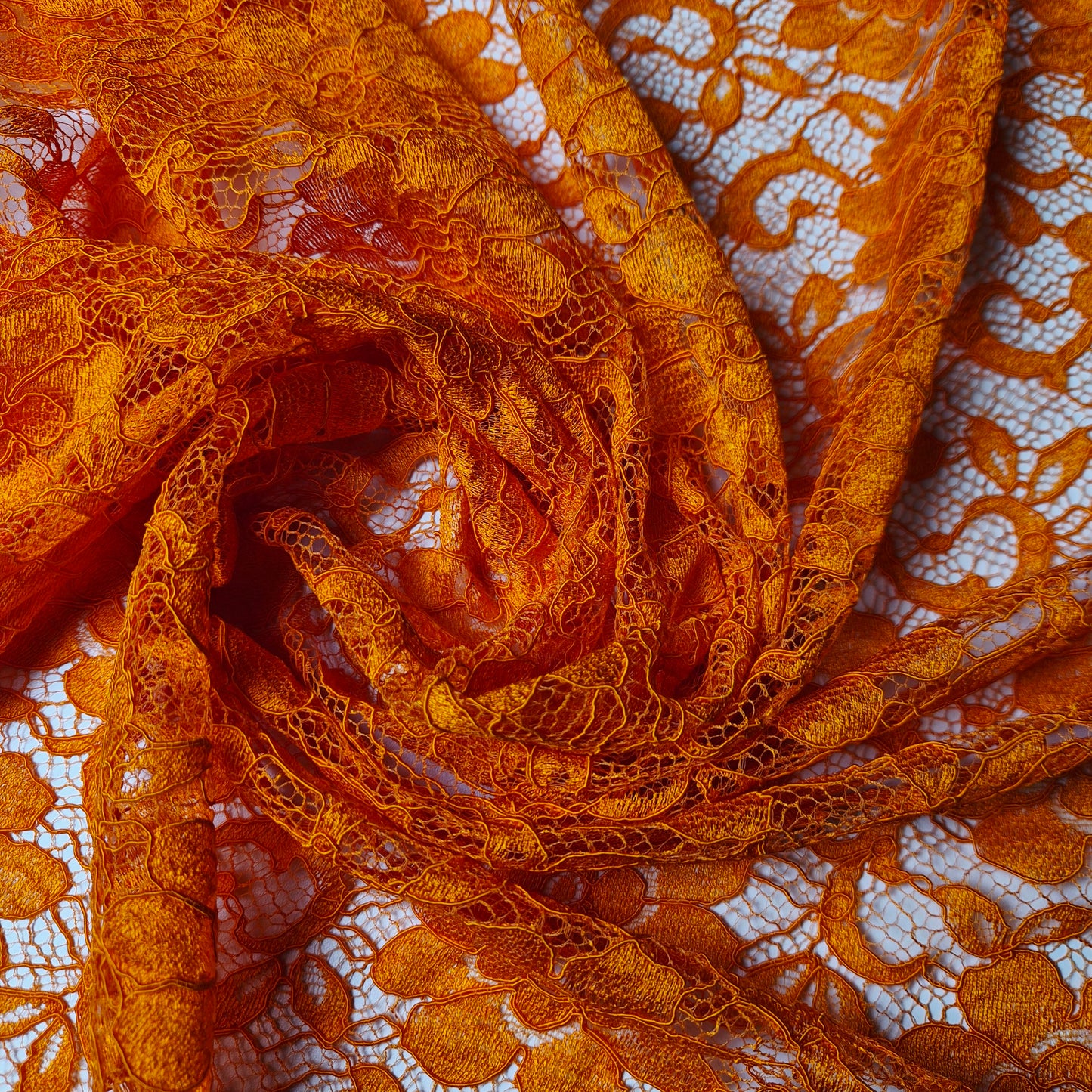 Spitze · Polyester · Floral · Pantone Turmeric · 140 cm · Meterware