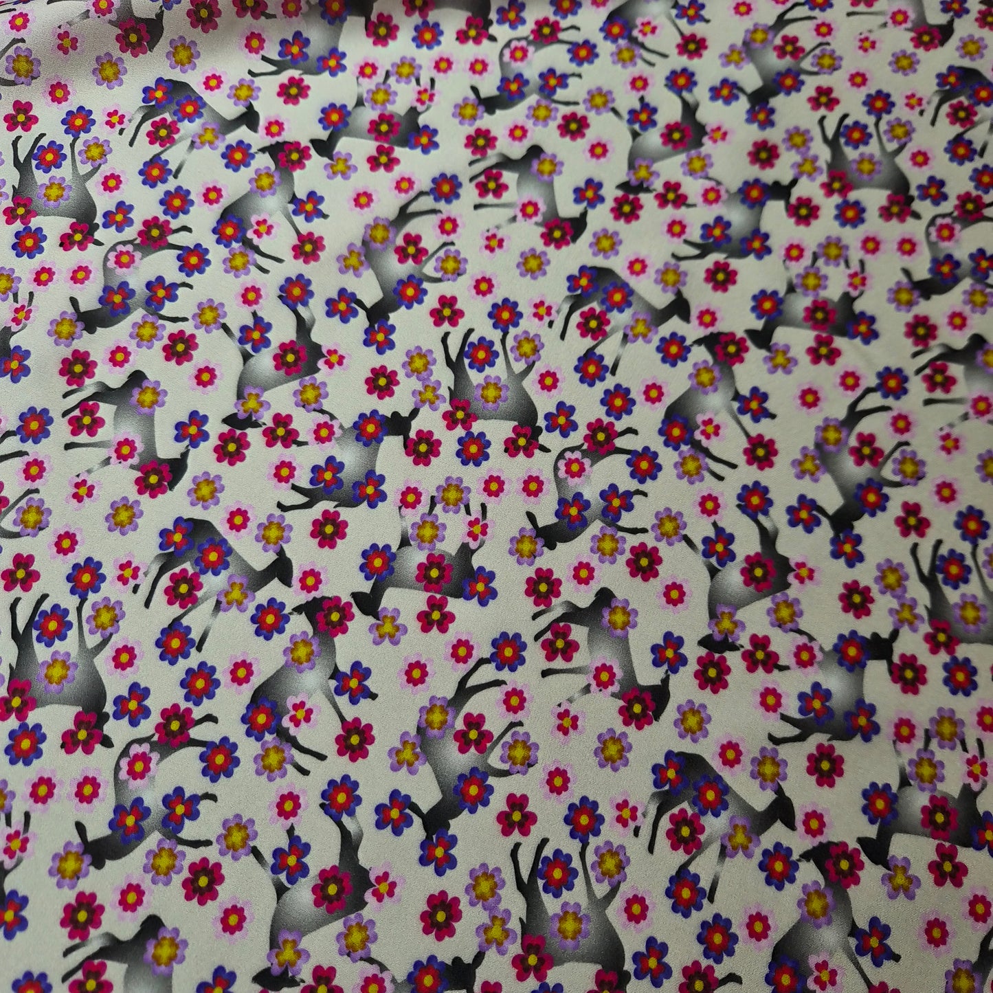 Satin · Seide · Floral · Pink und Rottöne · 130 cm · 70 g/m² · Meterware