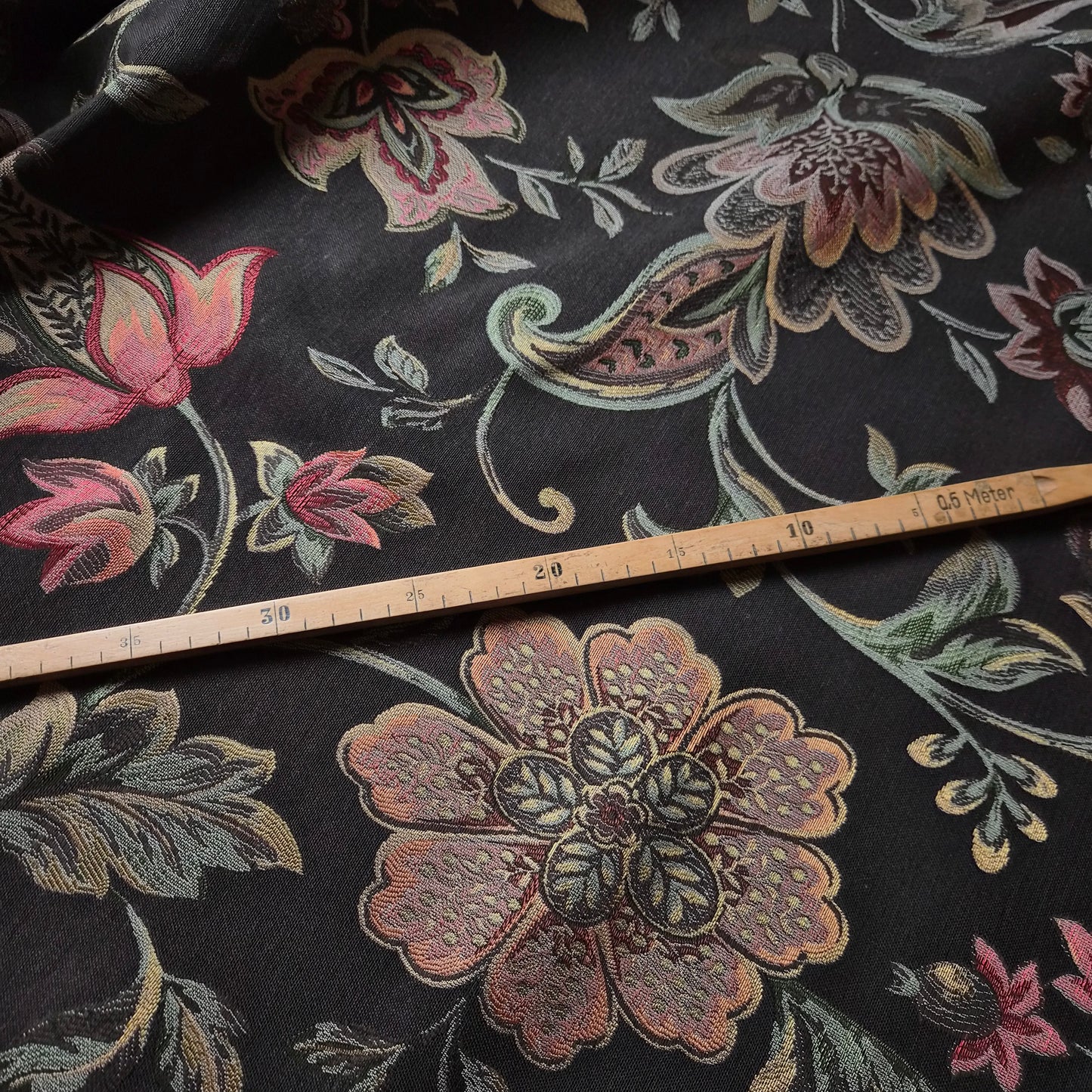 Meterware · Jacquard · Baumwolle, Polyester · Floral · Pantone Mulch · 150 cm · 410 g/m²
