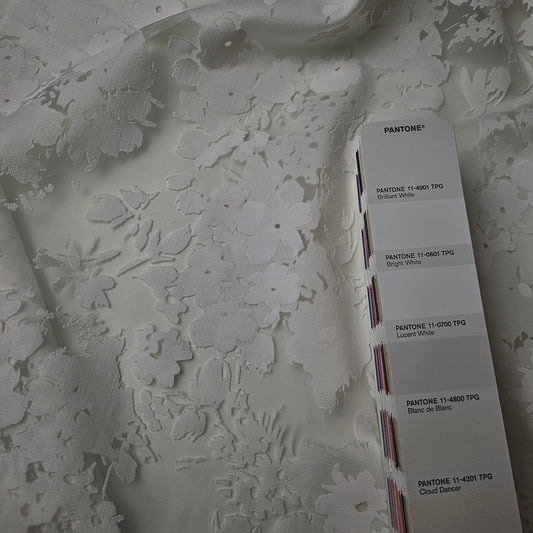 Jacquard · Fil Coupé · Baumwolle, Polyester · Blumenmuster · Pantone Lucent White · 140 cm · 120 g/m² · Meterware