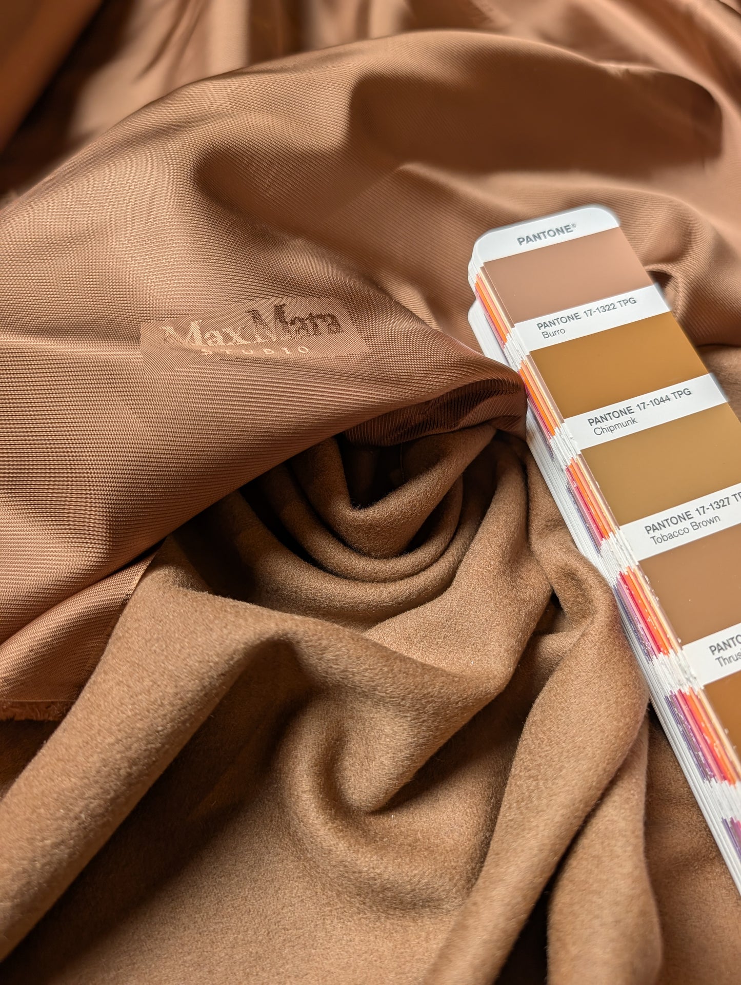 Kombipaket · Mantelstoff 348g/m² · Kaschmir · Pantone Burro · Stoff 300 cm + Futter 250 cm