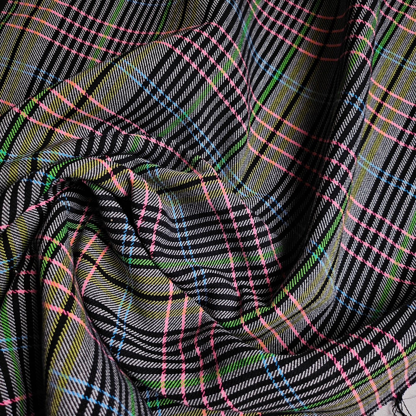 Jackenstoff · Doubleface · Baumwolle · Kariert · Neon und Schwarztöne · 145 cm · 440 g/m² · Meterware