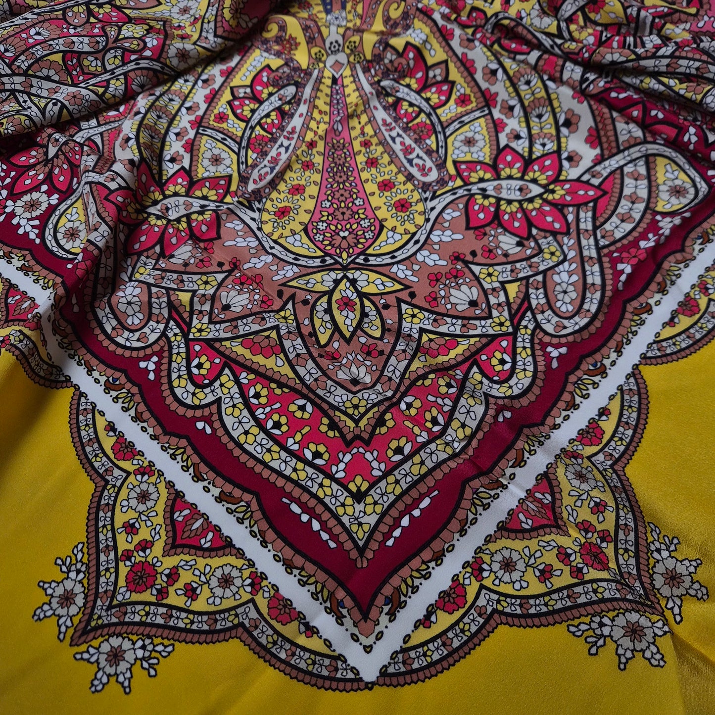 Schalpanel · Seide · 130×130 cm
