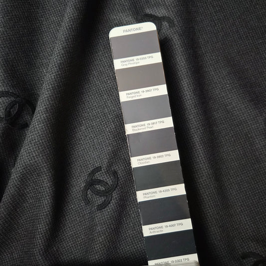 Meterware · Flanell · Bestickt · Wolle · Logo · Anthrazit · 155 cm