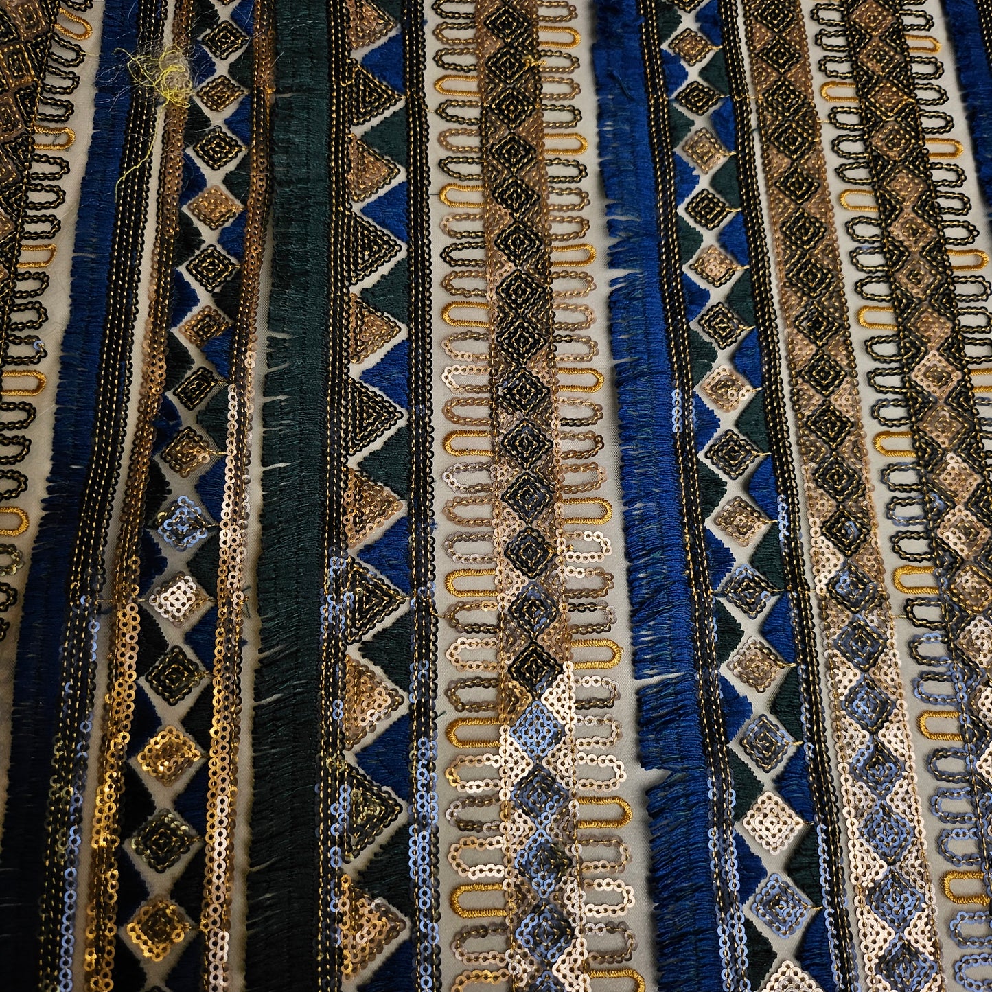 Bestickter Tüll · bestickt · Polyester, Baumwolle, Pailetten · Geometrisch · Blautöne · 140 cm · Meterware