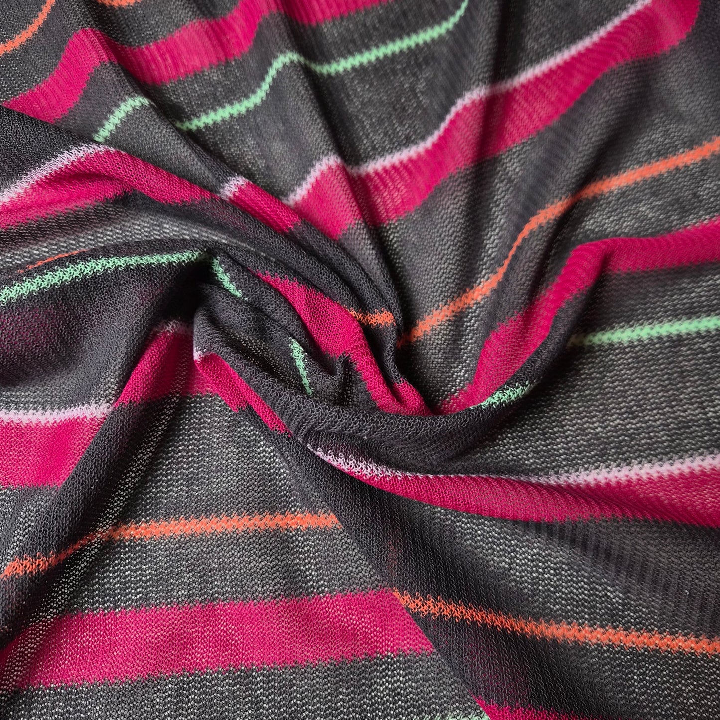 Strickstoff · Baumwolle, Viskose · Gestreift · Farbe: Grau pinktöne · 145 cm · 130 g/m² · Meterware