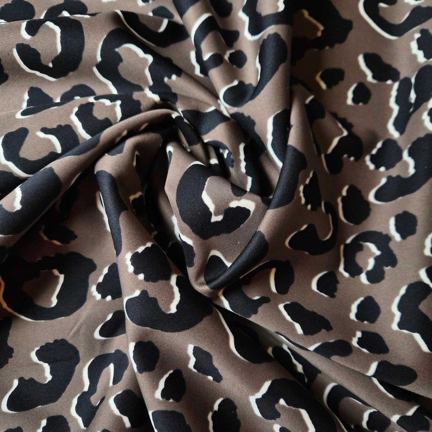 Punto Milano · Polyester · Animal · Pantone Coffee Quartz · 150 cm · 290g/m2 Meterware