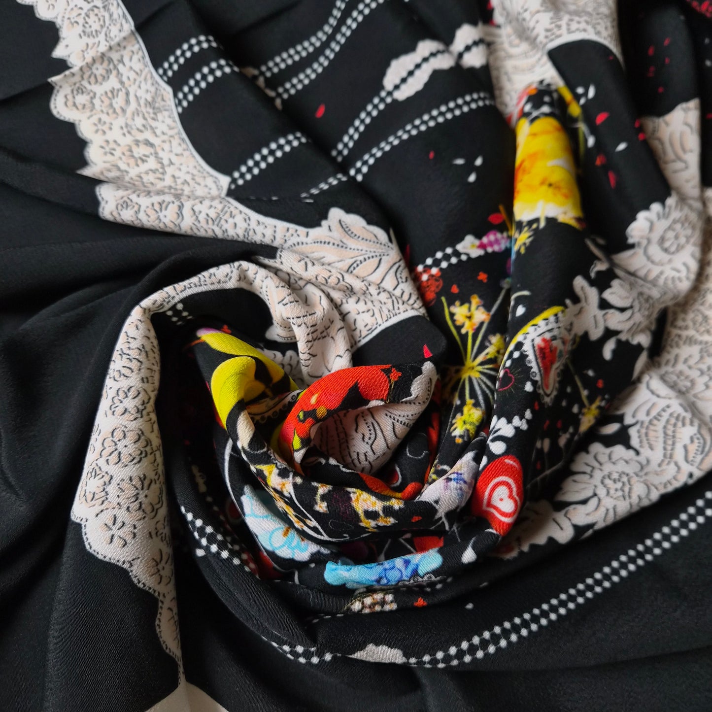 Einzelstück · Crêpe · Viskose · Pantone Black Beauty · 160×140 cm