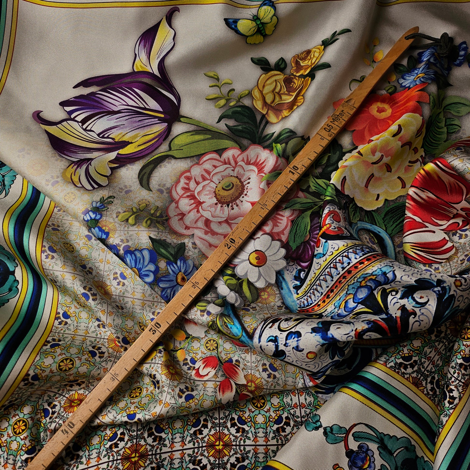 90x90 cm silk twill fabric panel with a vibrant classic floral design and striped border.