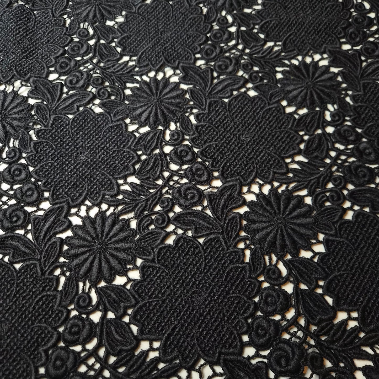 Einzelstück · Spitze · Schwere Qualität · Wolle · Floral · Pantone Stretch Limo · 200×125 cm · 540 g/m²