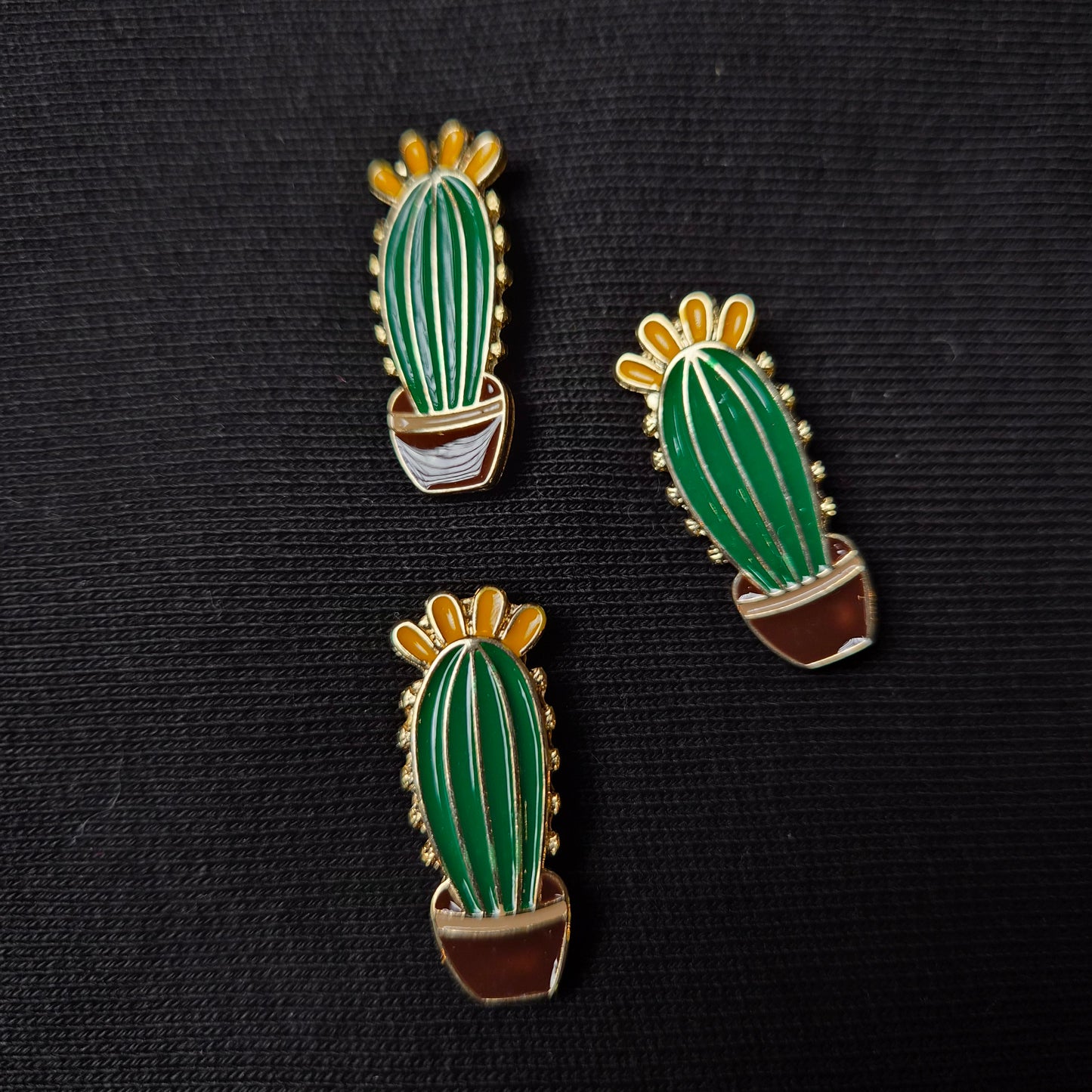 Kurzware · Knopf · Emailliert · Bildmotiv Kaktus · 1×2,8 cm