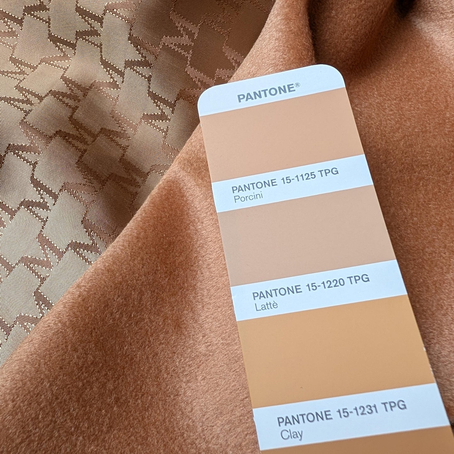 Kombipaket · Mantelstoff · Schurwolle 42%, Kaschmir 23%, Angora 23%, Seide 12% · Stoff 350×150 cm + Viskosefutter 300×150 cm · 390 g/m²