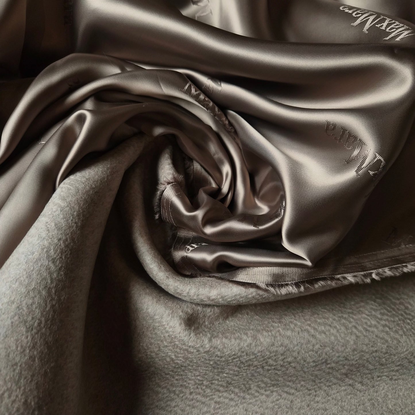 Kombipaket · Mantelstoff · Kaschmir · Pantone Oxford Tan · Stoff 325×150 cm + Viskosefutter 125×140 cm
