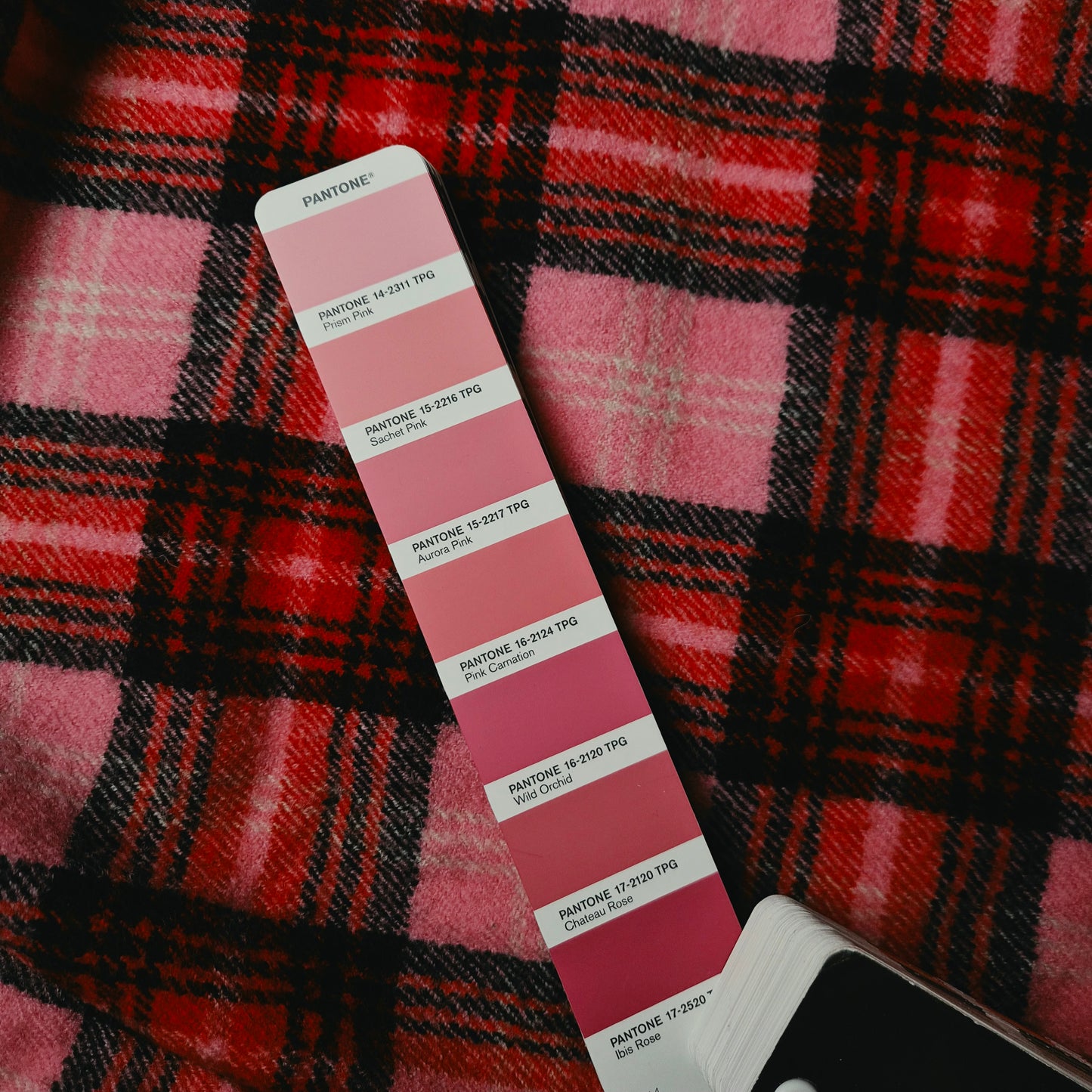 Jackenstoff · Leichter Mantelstoff · Wolle · Kariert · Rosa- und Rottöne · 145 cm · Meterware