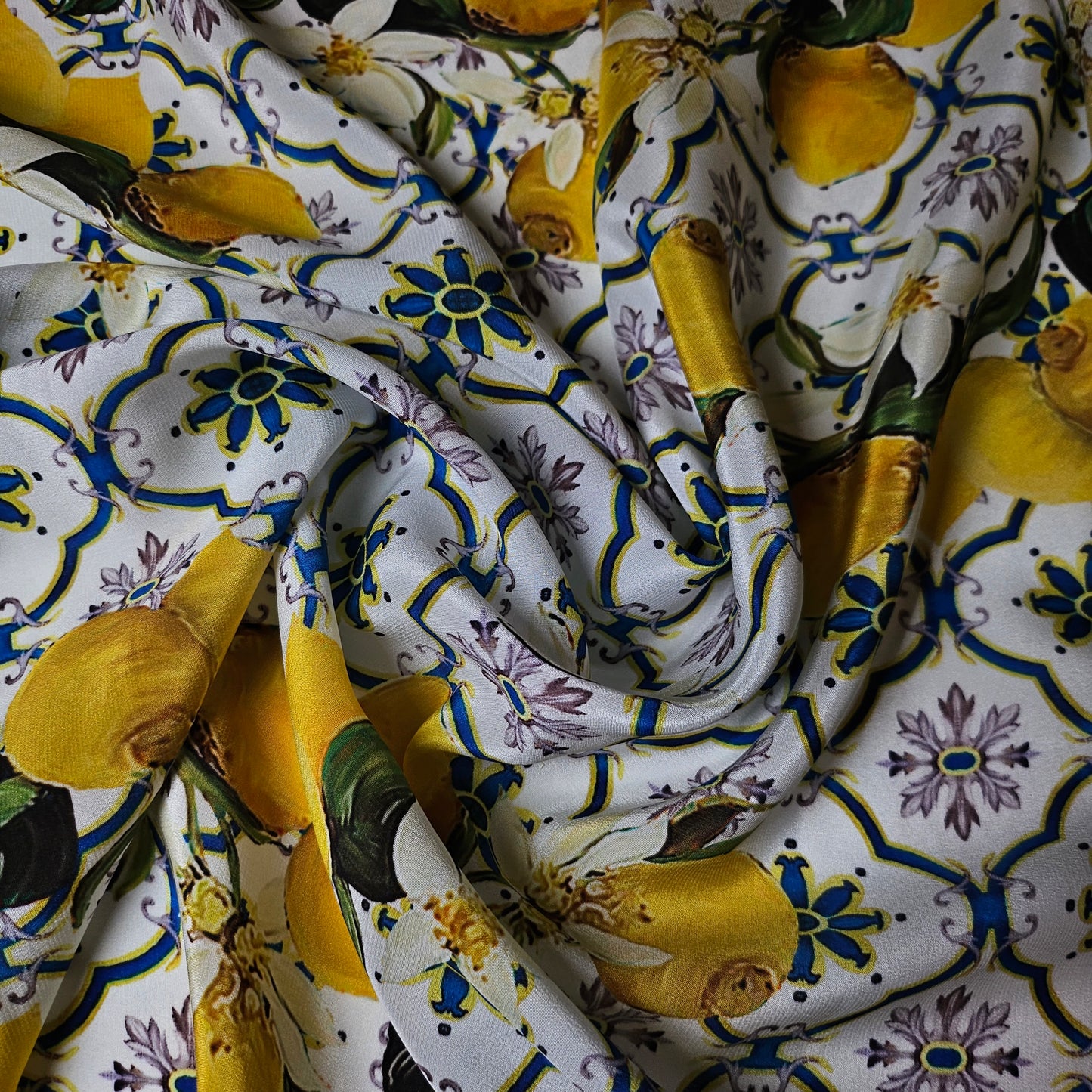 Crêpe de Chine , Seide Basisfarbe Brilliant White Muster; Majolka mit Zitronen 60g/m² · 140 cm
